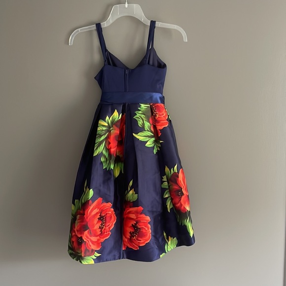 Navy Blue V-Neck Floral Dress - Picture 2 of 2